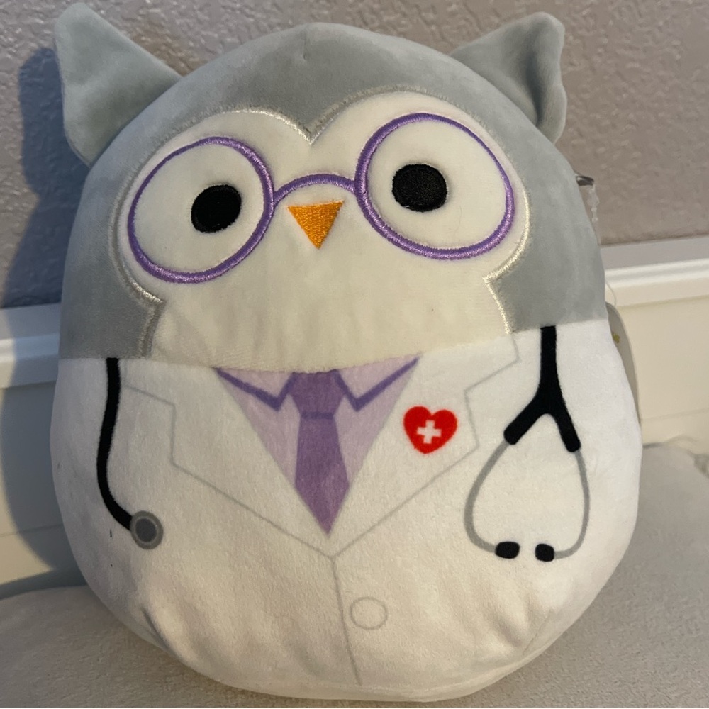 Hoot the owl doctor squishmallow